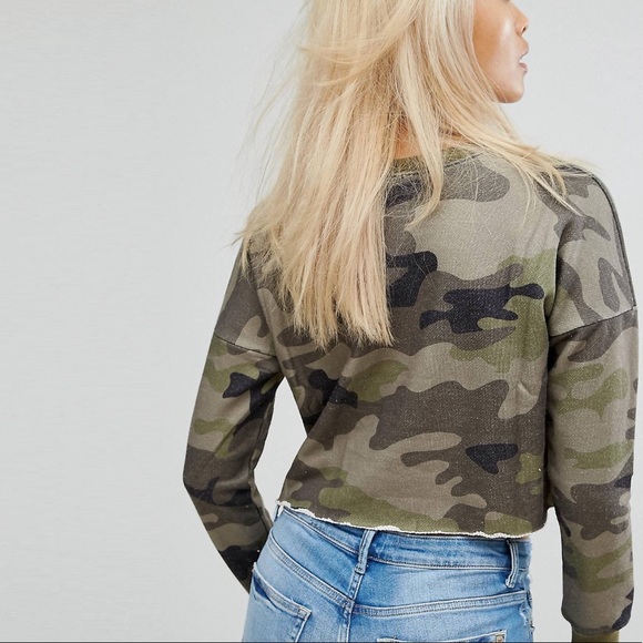 Camo Print Cropped Sweatshirt Top - Picture 2 of 2